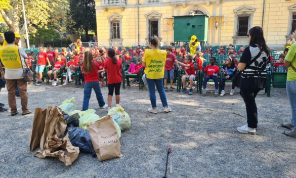 Legambiente Livorno coinvolge 150 alunni in Puliamo il mondo presso Villa Fabbricotti.