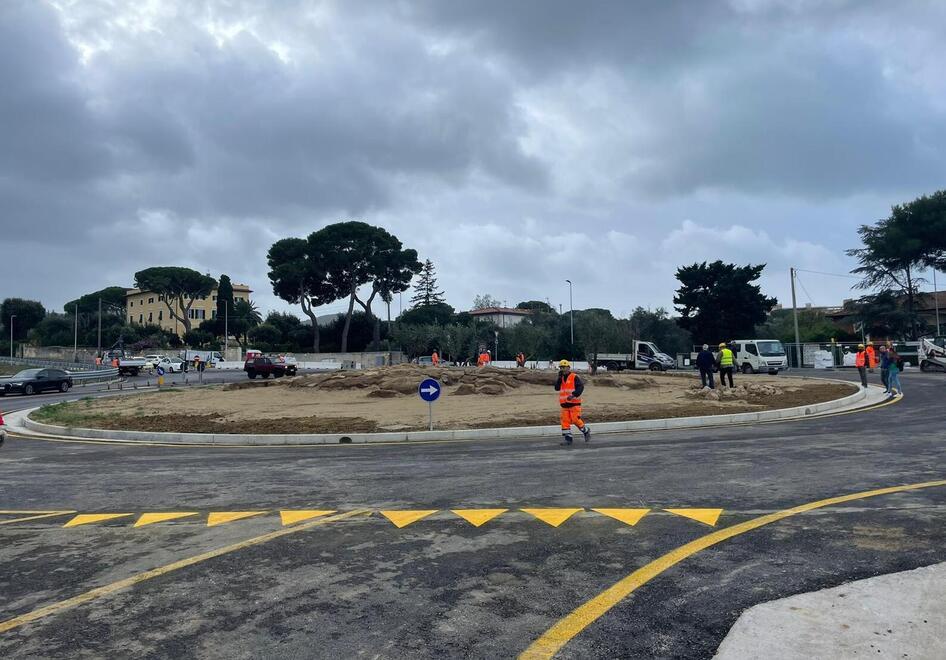 Livorno, aperta rotatoria di Montenero al traffico, ma resta ancora lavoro da fare per completare cantiere