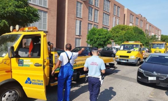 Livorno, cinque auto senza assicurazione rimosse da via Amendola.