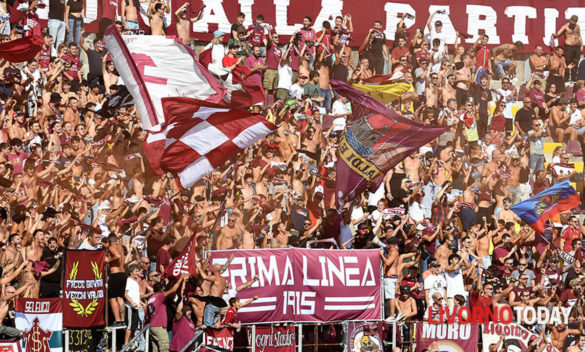 Livorno diffidato per lancio bottiglie in campo, richiamo ai tifosi per comportamento corretto.