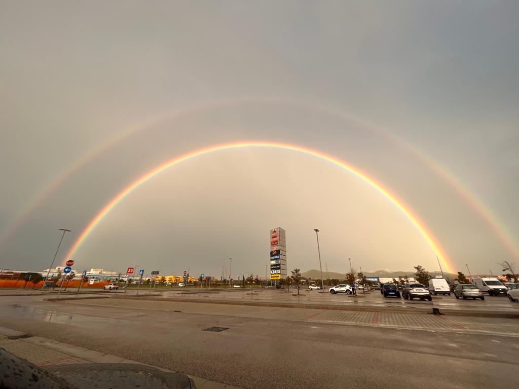 Riassumi questo titolo tra 55 e 65 caratteri Arcobaleno su Livorno nella giornata dell’allerta arancione