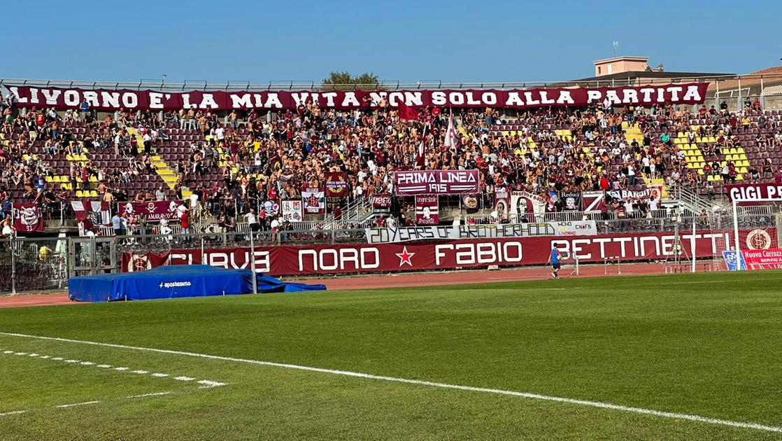 Livorno vince 1-0 contro Sansepolcro mentre partita viene trasmessa in diretta web.