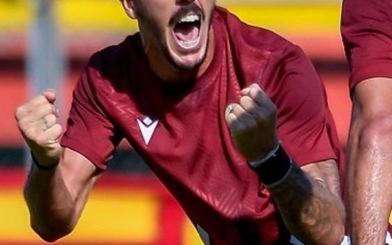 Livorno's Giordani embodies goal-scoring prowess and determination as team leader.