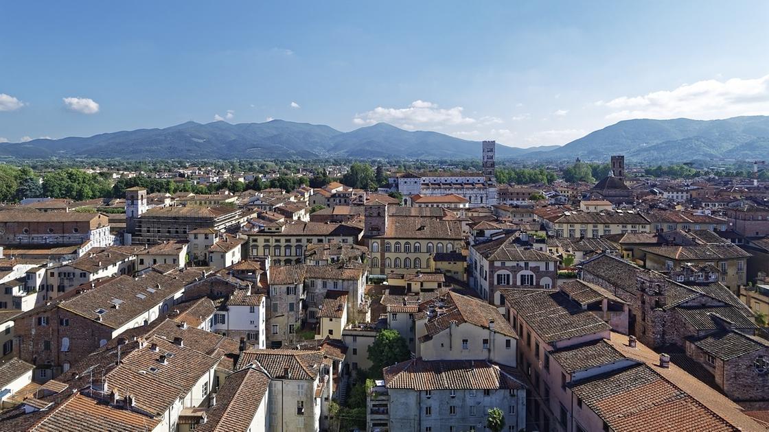 Lucca diventa la città toscana più 'green', superando Firenze entro il 2023.