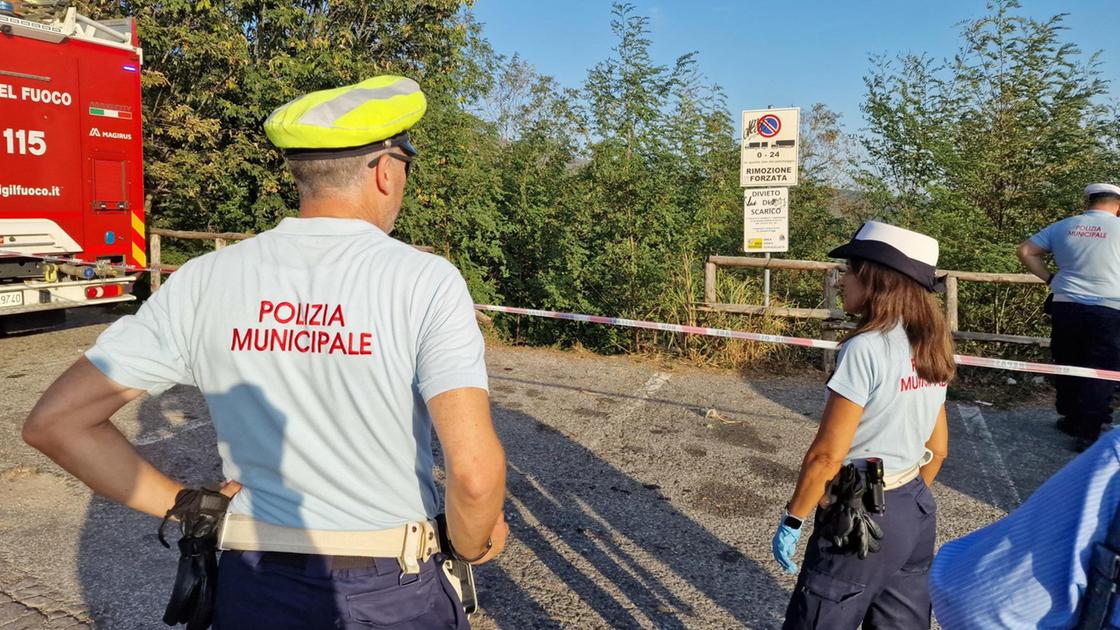 Macchina nel dirupo, recinzione sfondata, coppia anziani ferita.