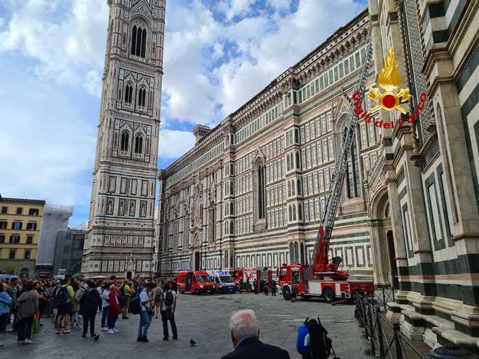 Malore su Cupola del Duomo di Firenze, soccorsa dai vigili - Ansa.it