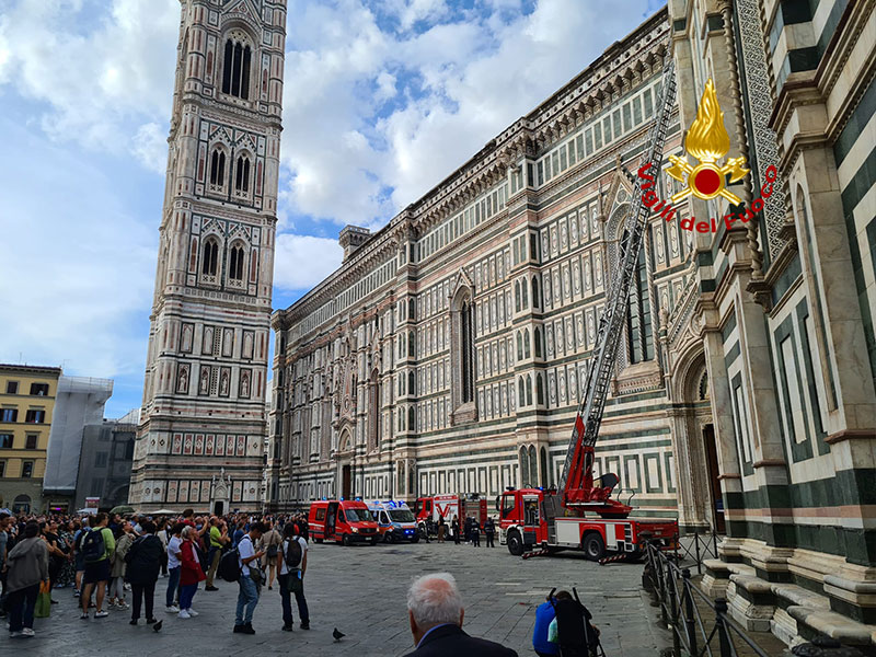 Malore sulla cupola del Duomo di Firenze, vigili del fuoco in azione - gonews.it