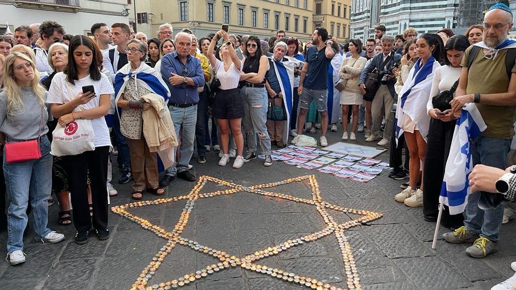 Manifestazione a Firenze in sostegno di Israele, accuse a Hamas di terrorismo.