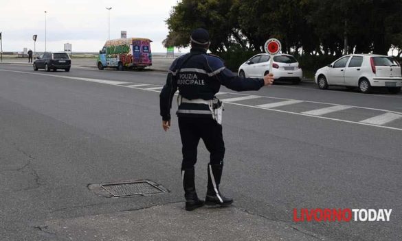 Maxi multa per guida auto senza patente, assicurazione e revisione