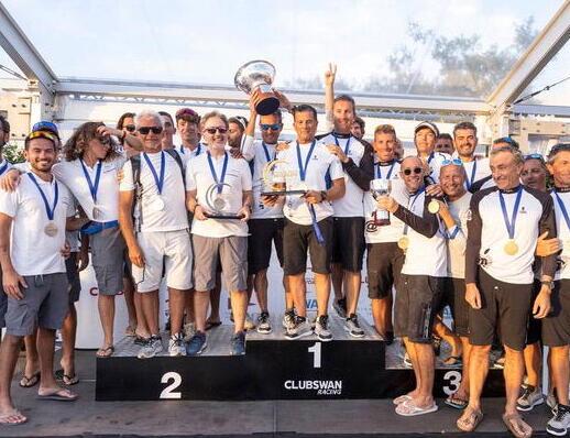 Mela festeggia il trionfo ai Mondiali di vela a Carrara, brillante performance per la barca di Andrea Rossi