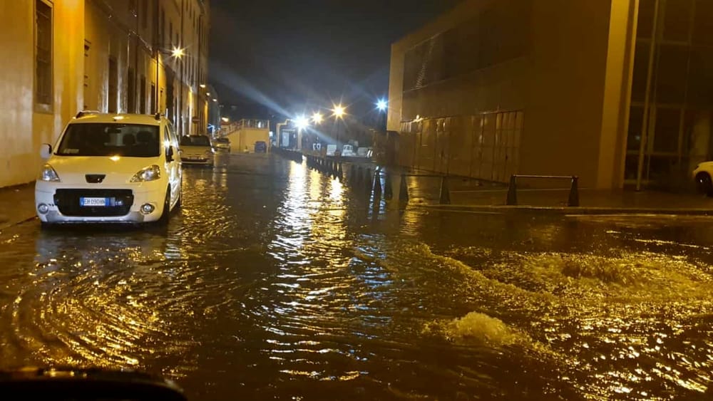 Domani prevista allerta meteo arancione, forti piogge in arrivo