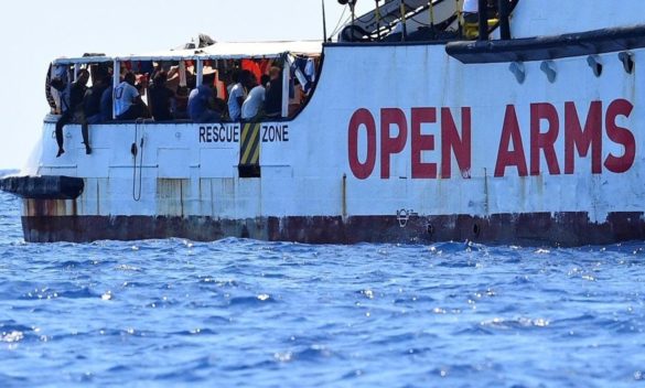 Migrante siriano di 53 anni muore dopo sbarco a Marina di Carrara