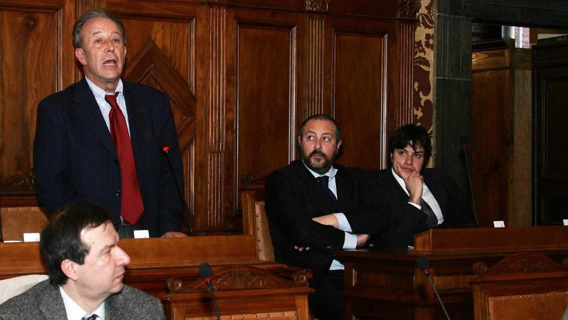 Milani, l'ex consigliere, lascia e la città si rattrista.