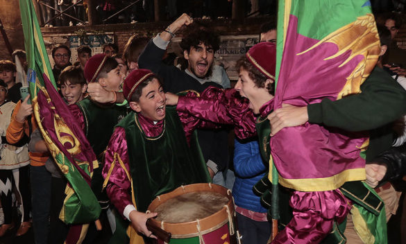 Minimasgalano trionfa sulla scena con le spettacolari foto dei Drago a Siena