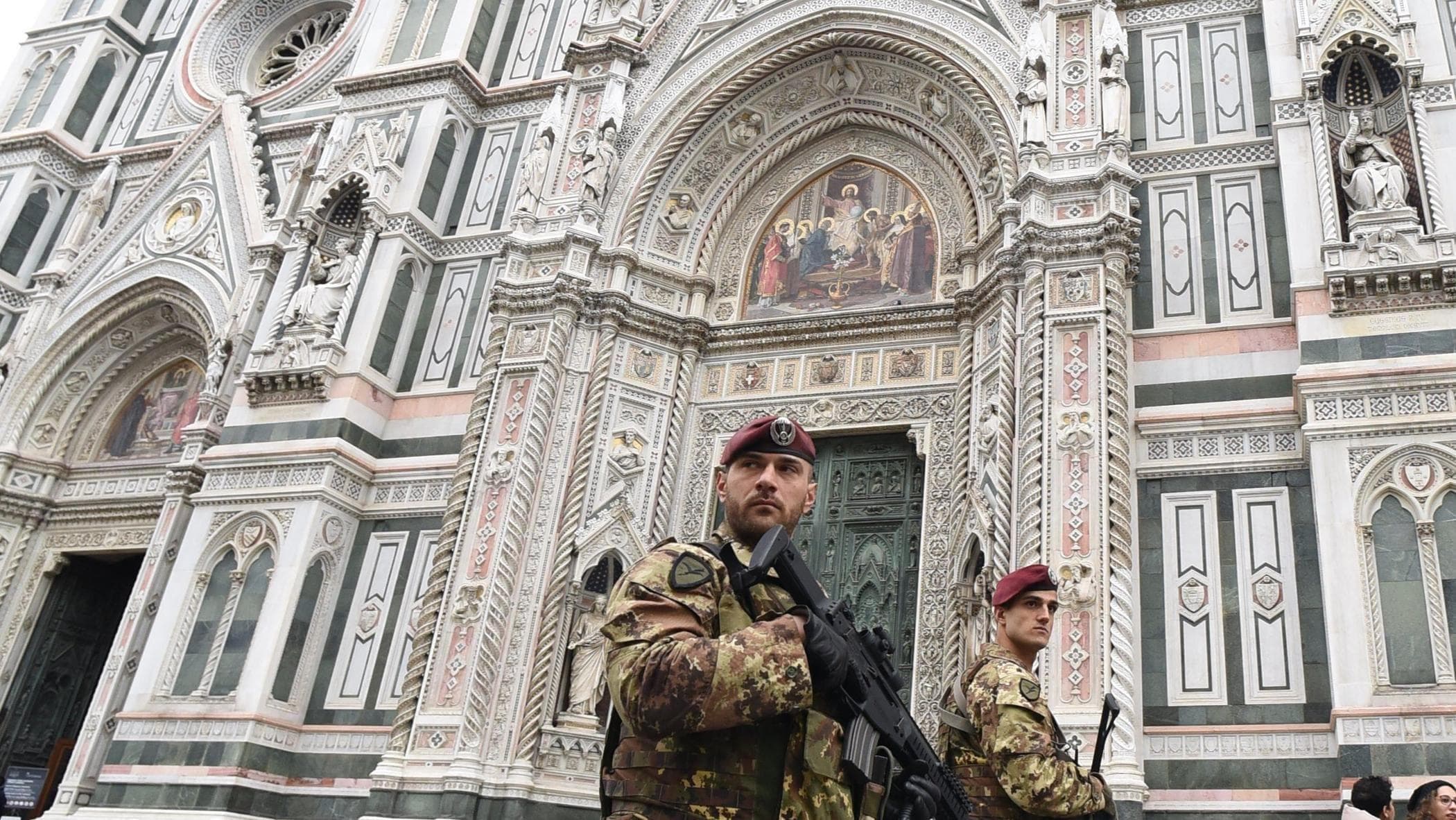 Ministro invia 24 militari a Firenze per sorvegliare stazione.