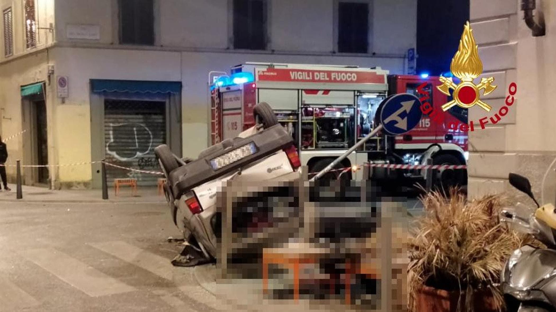 Morto in via Gioberti a Firenze dopo scontro tra auto e moto