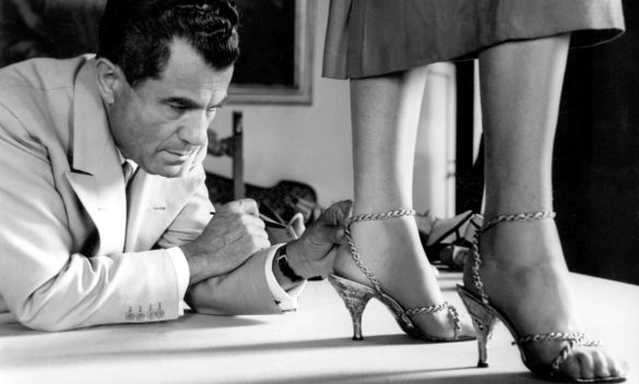 Mostra a Firenze celebra la vita e le creazioni di Salvatore Ferragamo.