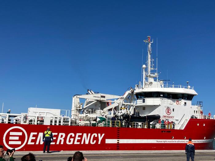 Nave Life Support salva 22 migranti, destinazione Livorno.