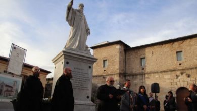 Norcia, preghiera in piazza per commemorare terremoto 2016.