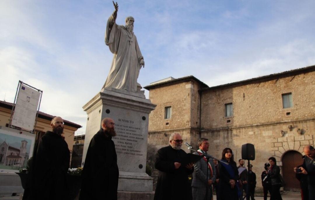 Norcia, preghiera in piazza per commemorare terremoto 2016.