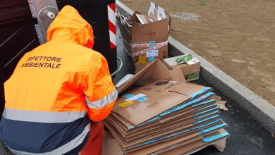 Nuovo controllo ambientale a Porta a Mare, ispettori confermano presenza di sacchi di rifiuti e cartoni abbandonati.