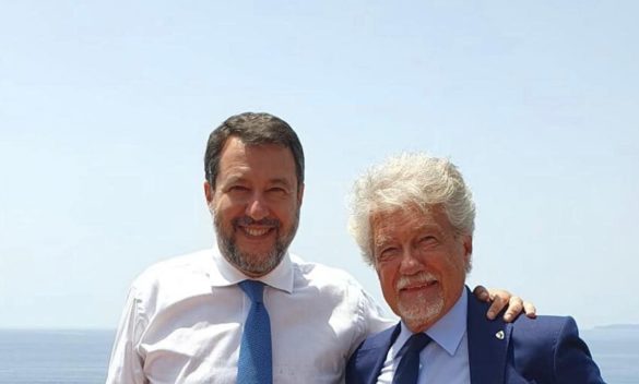 PD Arezzo, Ghinelli e Salvini insieme per una foto.