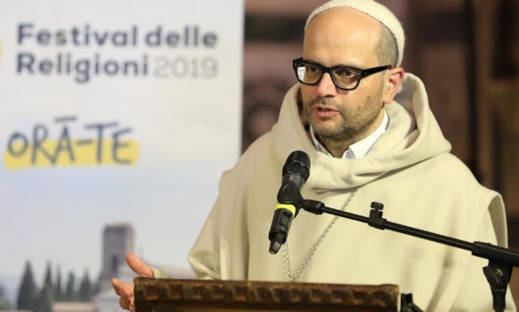 Padre Bernardo invita a fiaccolata interreligiosa per la pace tra ebrei e musulmani