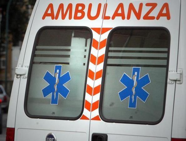 Pedone di 48 anni muore in un incidente stradale a Lucca.