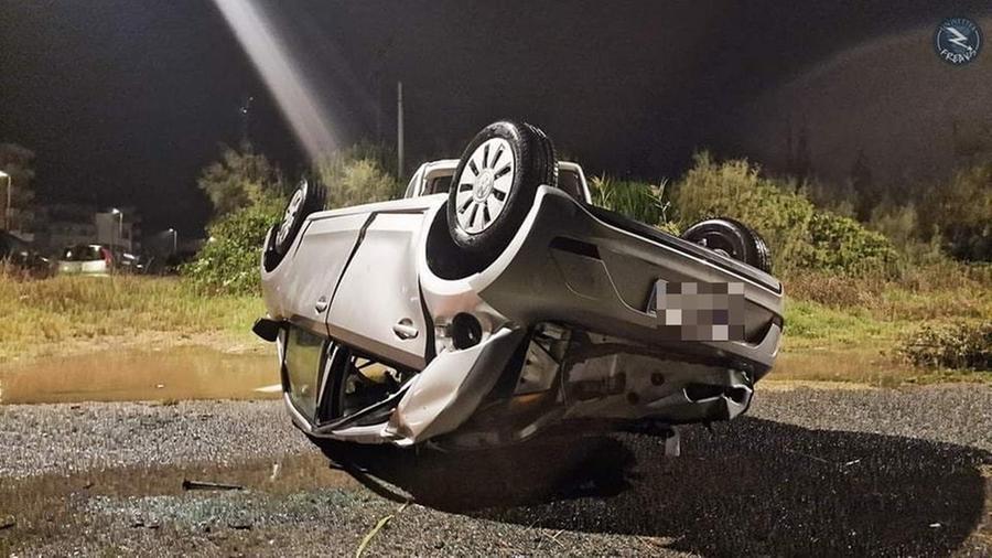 Pioggia e vento causano allagamenti e danni in Livorno, auto colpite a Banditella