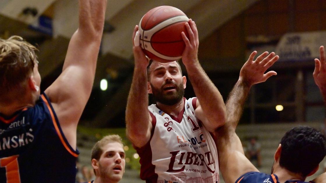 La Solbat di Piombino vince il derby della costa contro la Libertas, 78-74