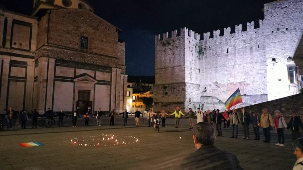 Prato richiama alla pace e propone una fiaccolata silenziosa.