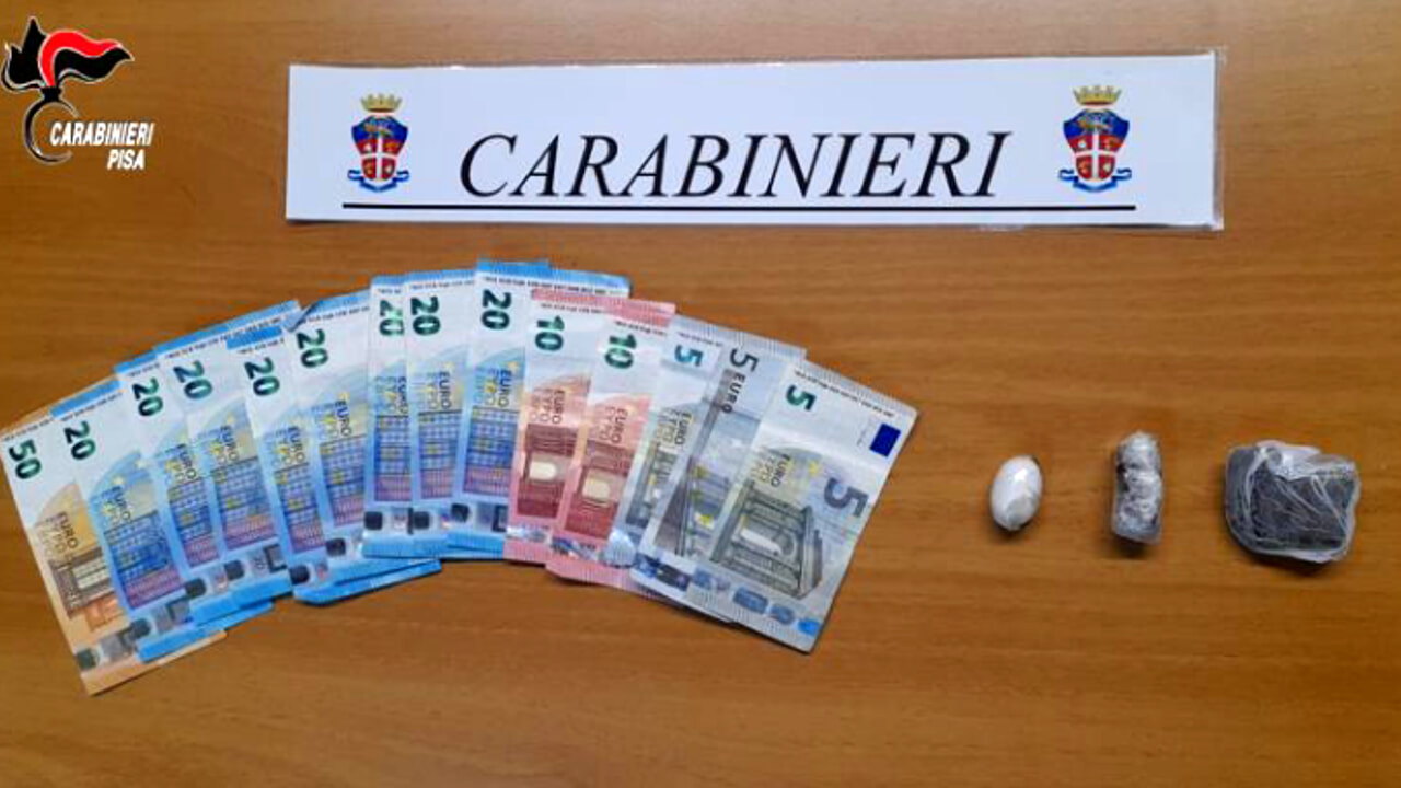 Preso in flagrante, 40 grammi di hashish sequestrati.