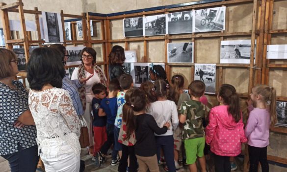 Programma di iniziative educative per bambini in città e aree bambini.