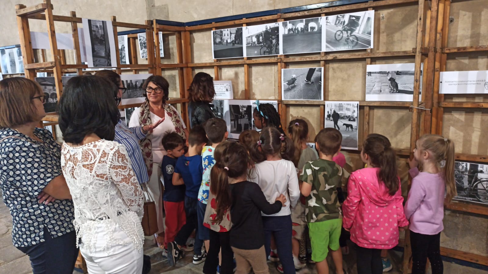 Programma di iniziative educative per bambini in città e aree bambini.