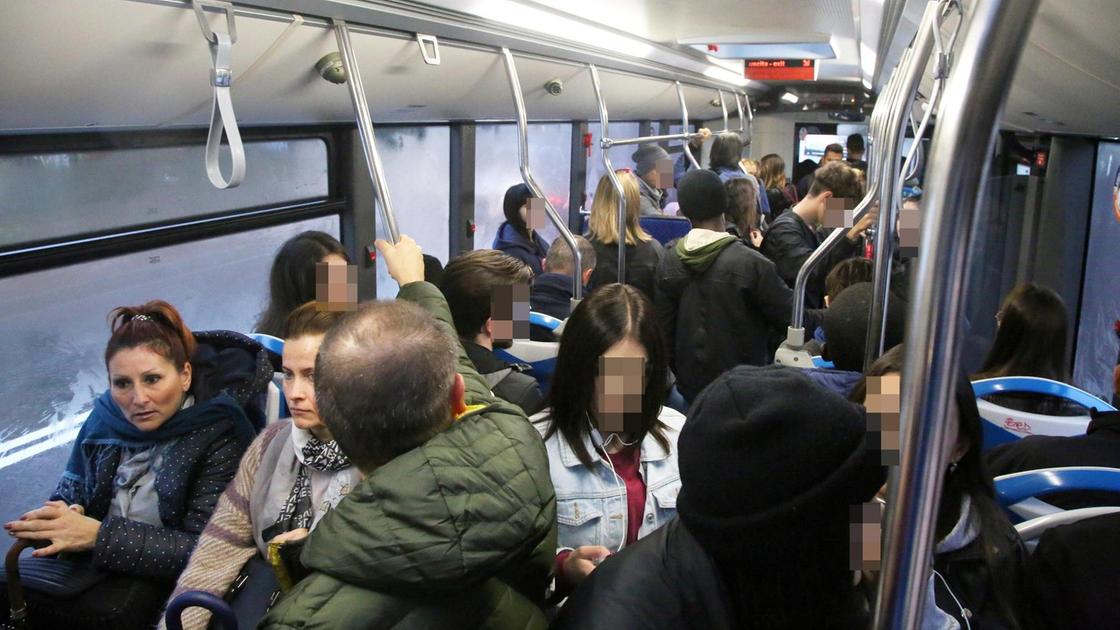 Protesta dei genitori per studenti senza trasporto