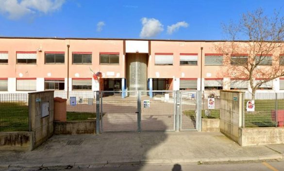 Protesta genitori per topi in aula, scuola elementare evacuata a Pisa.