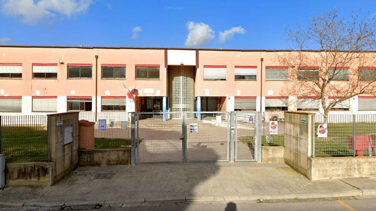 Protesta genitori per topi in aula, scuola elementare evacuata a Pisa.