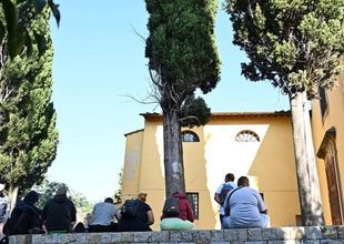 Quaranta senzatetto occupano ex convento delle Suore Stimmatine a Firenze.