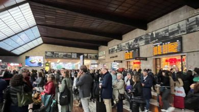 Rabbia e caos a Santa Maria Novella, treni in ritardo di oltre 3 ore causano lunghe file.