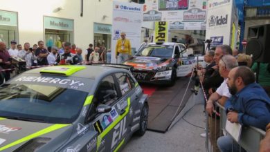 Rally di Pistoia interrotto, vettura in fiamme durante prova "Montevettolini".