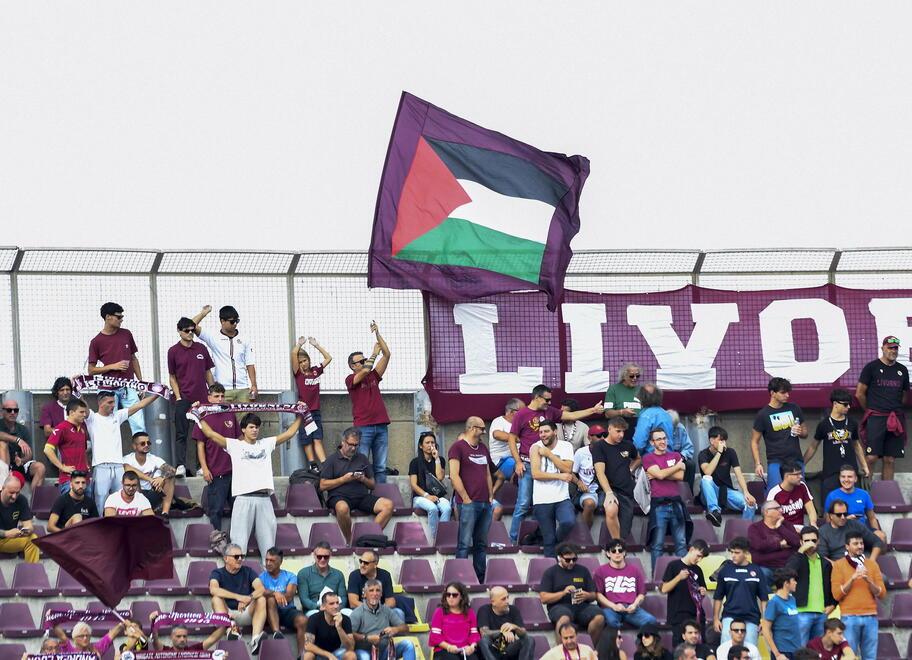 Replica del presidente alle critiche degli ultras su Esciua e Mosseri, "Il Livorno non appartiene a loro".