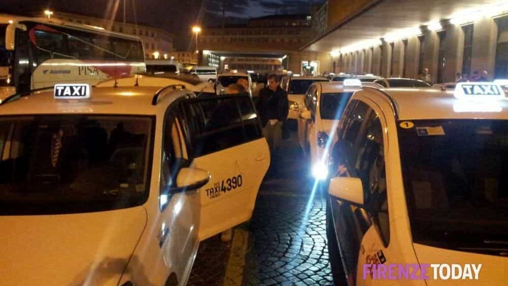 Senza taxi di notte, lunga passeggiata di 5 km al centro