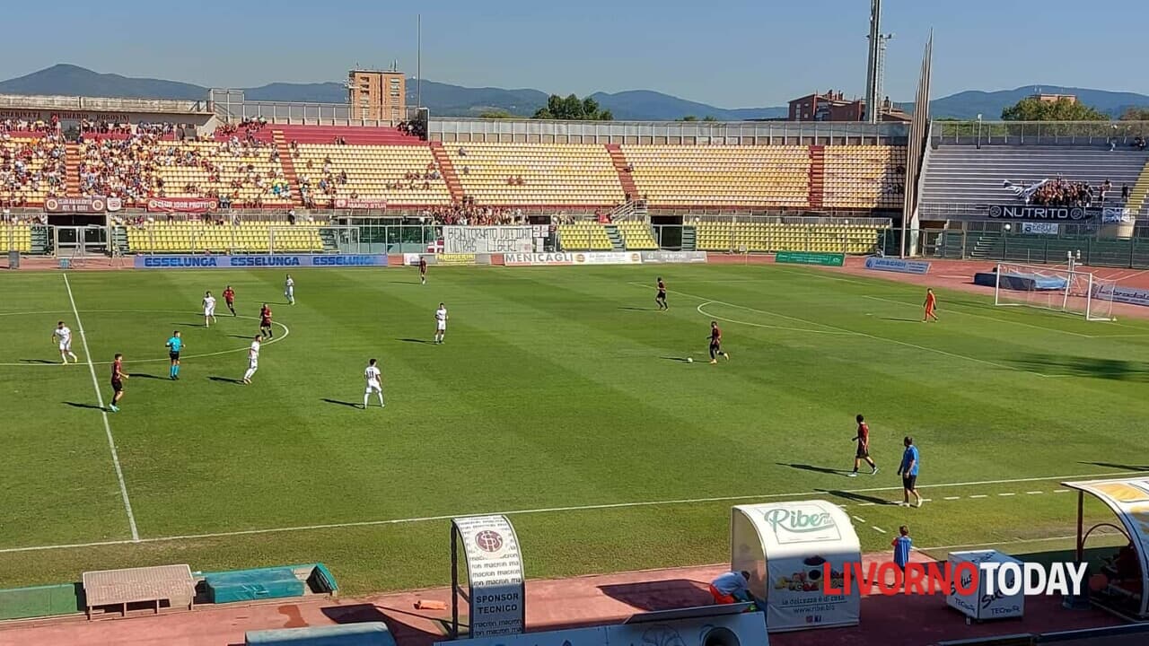 Serie D, Livorno-Sansepolcro 3-1, Amaranto on top with Cori, Luci, and Cesarini.