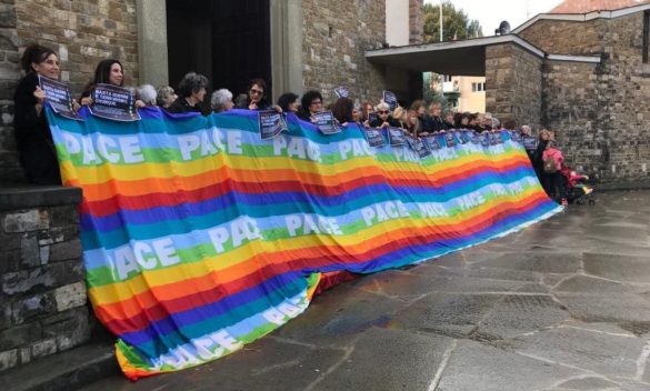 Sit-in a piazza Santa Maria Novella per la pace, richiamo al cessate il fuoco.