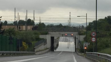 Sottopasso allagato, statale Prato-Pistoia chiusa