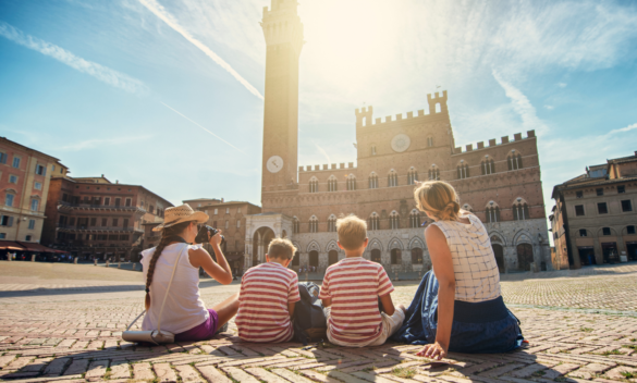 Spettro del turismo a Siena, invasione, sporcizia e mancanza di acquisti
