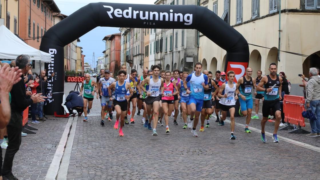 Staffetta lungo mura Cascina, foto e classifica.