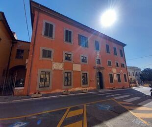 Stele a Ghelli, omaggio del Comune, Un memoriale per il cittadino illustre