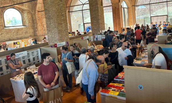 Successo per Pisa Book Festival, attira pubblico e celebra l'editoria indipendente.