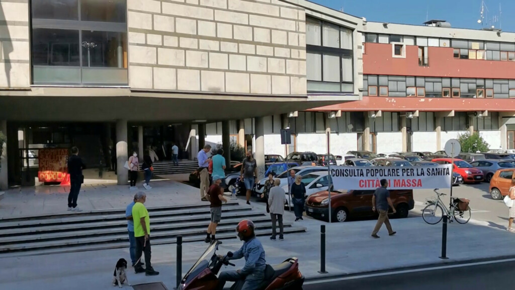 Tensioni tra comitati e sindaca durante sit-in, Monoblocco, NoiTV